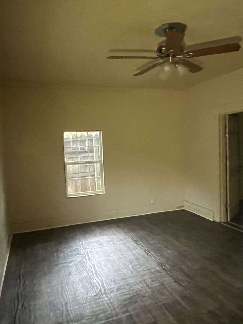 Longview Apartment: 428 S. Fredonia St.