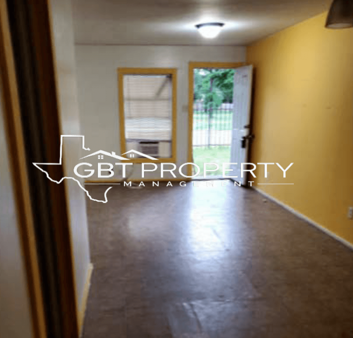 Longview Apartment: 205 - 207 Davis St.
