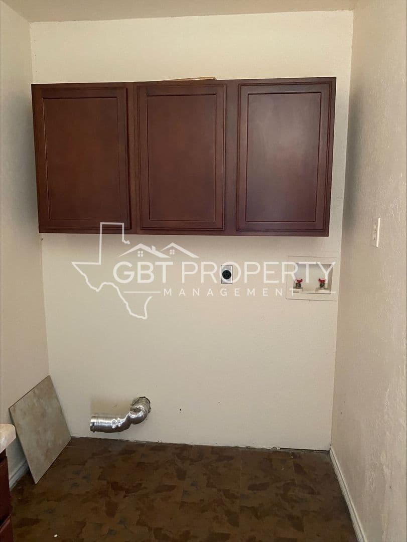 San Antonio House: 4527 Clear Spring