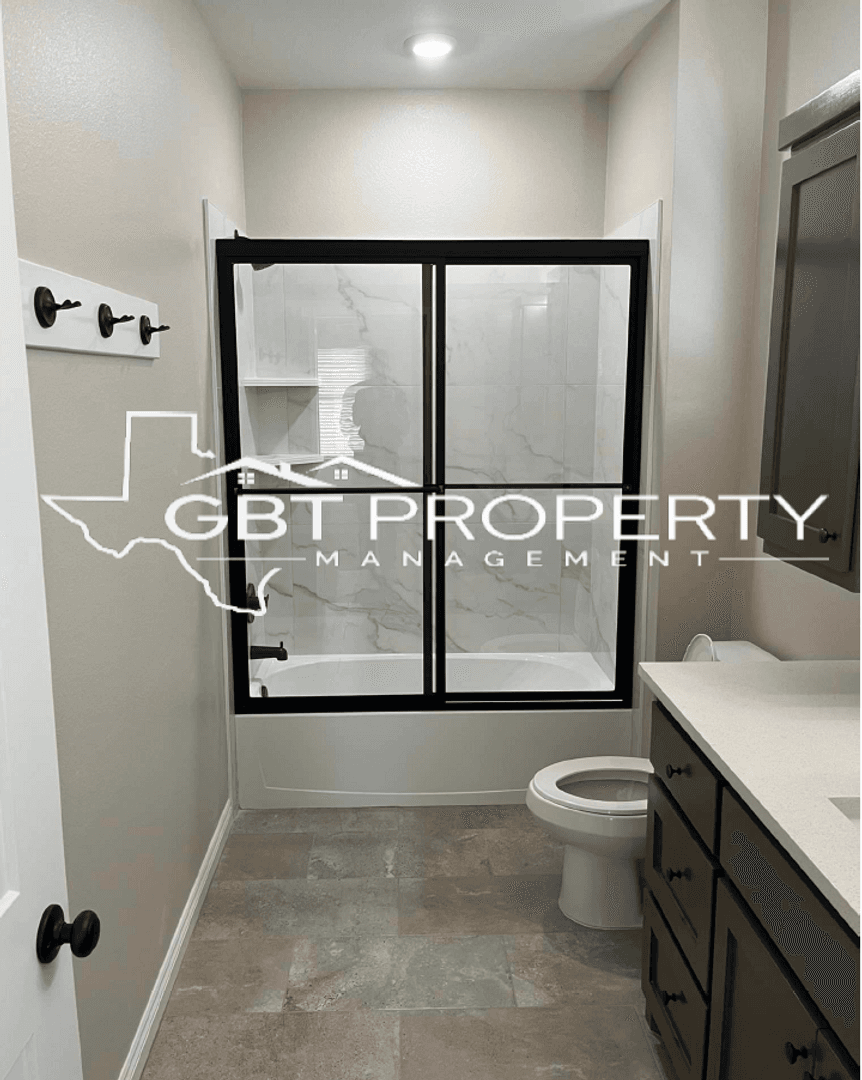 Groesbeck Apartment: 102 E State St.