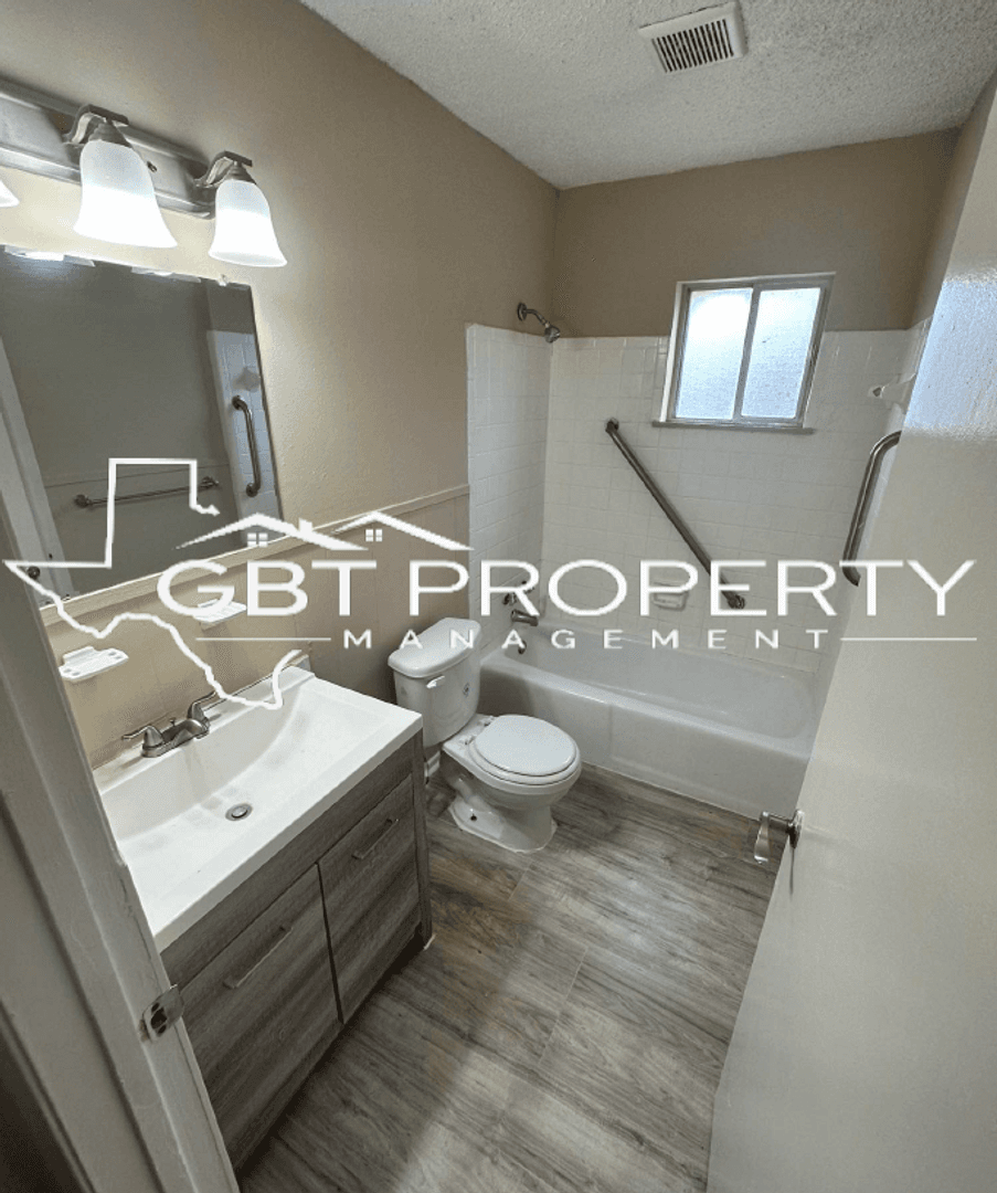 Universal City Apartment: 2205 Pat Booker Rd