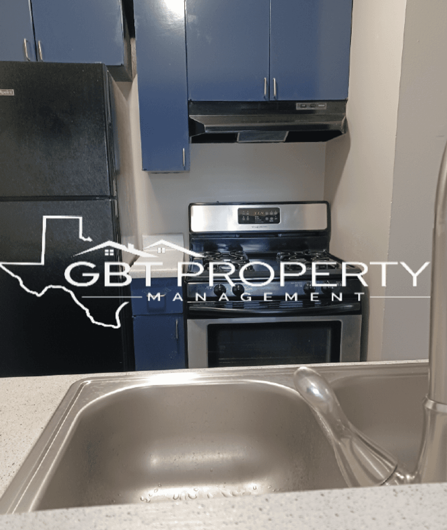 Universal City Apartment: 2205 Pat Booker Rd