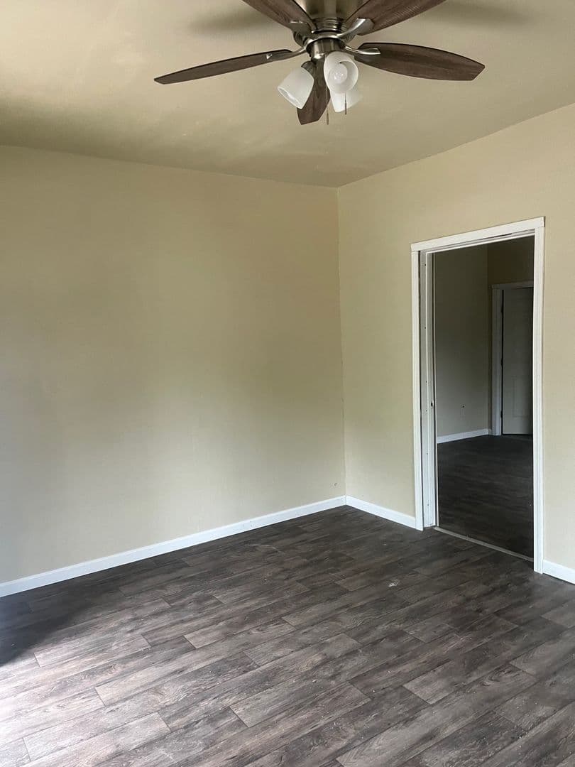 Longview Apartment: 428 S. Fredonia St.