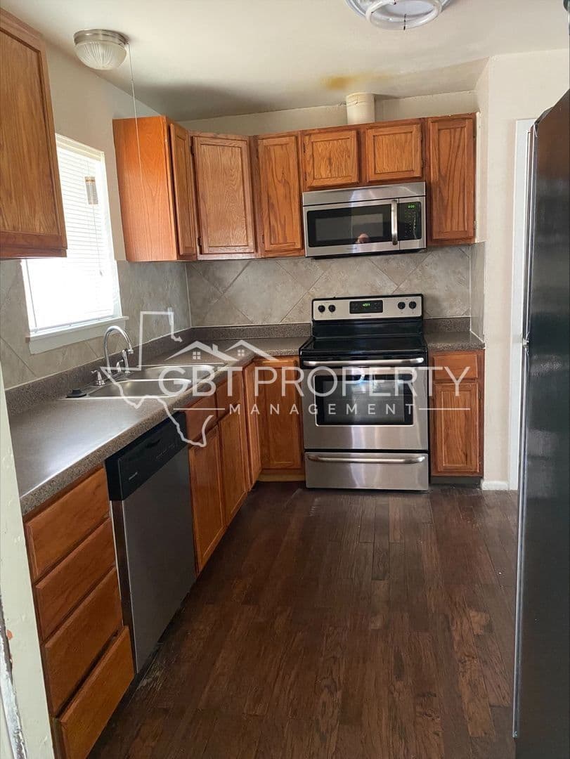 San Antonio House: 4527 Clear Spring