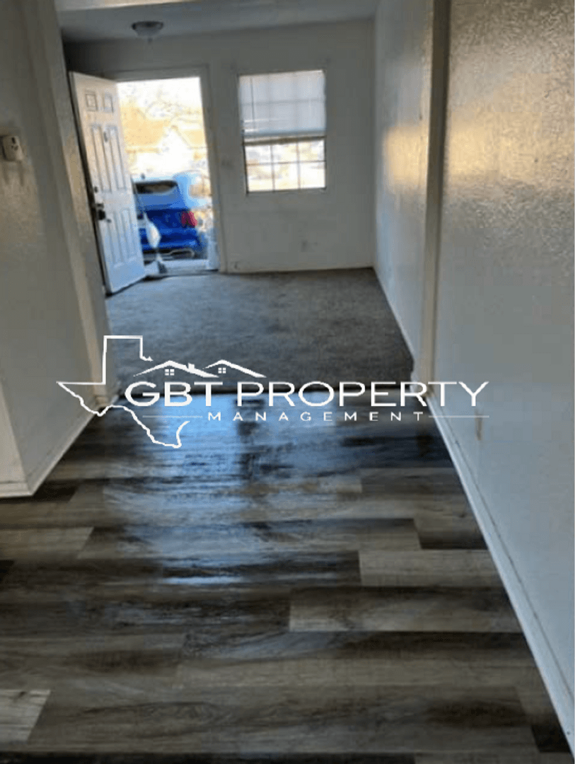 Hillsboro Apartment: 208 N. Church St.