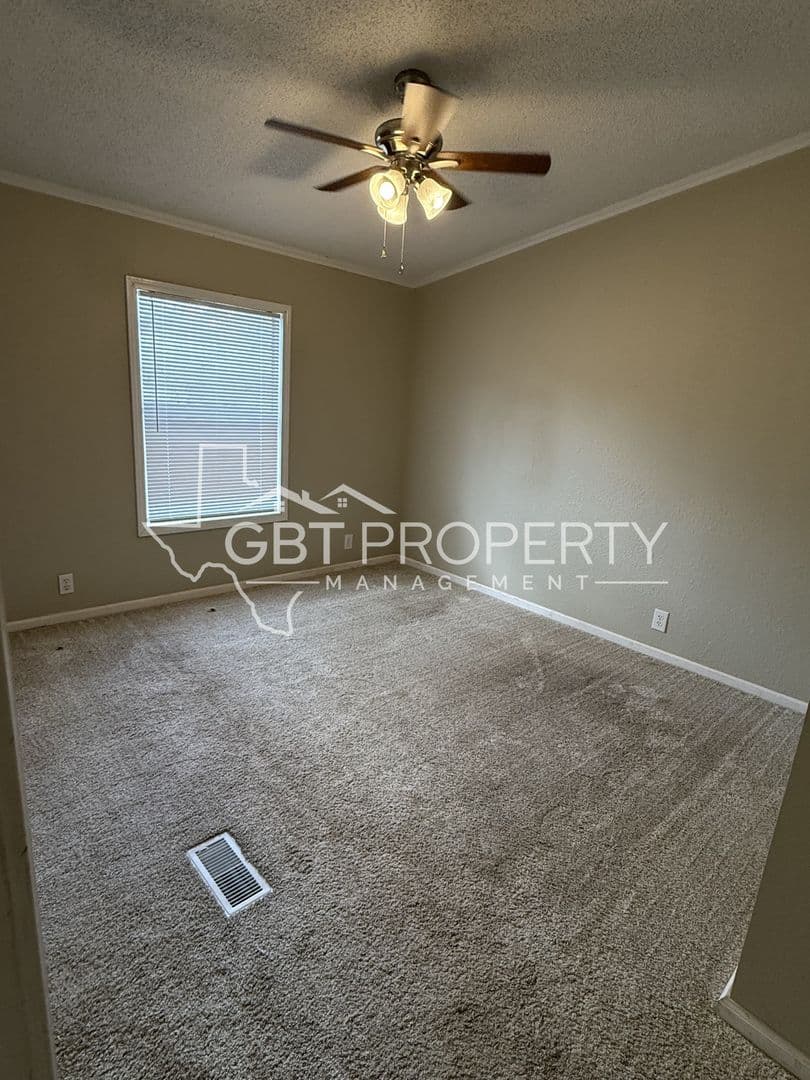 Victoria Apartment: 10652 US Hwy 59 South