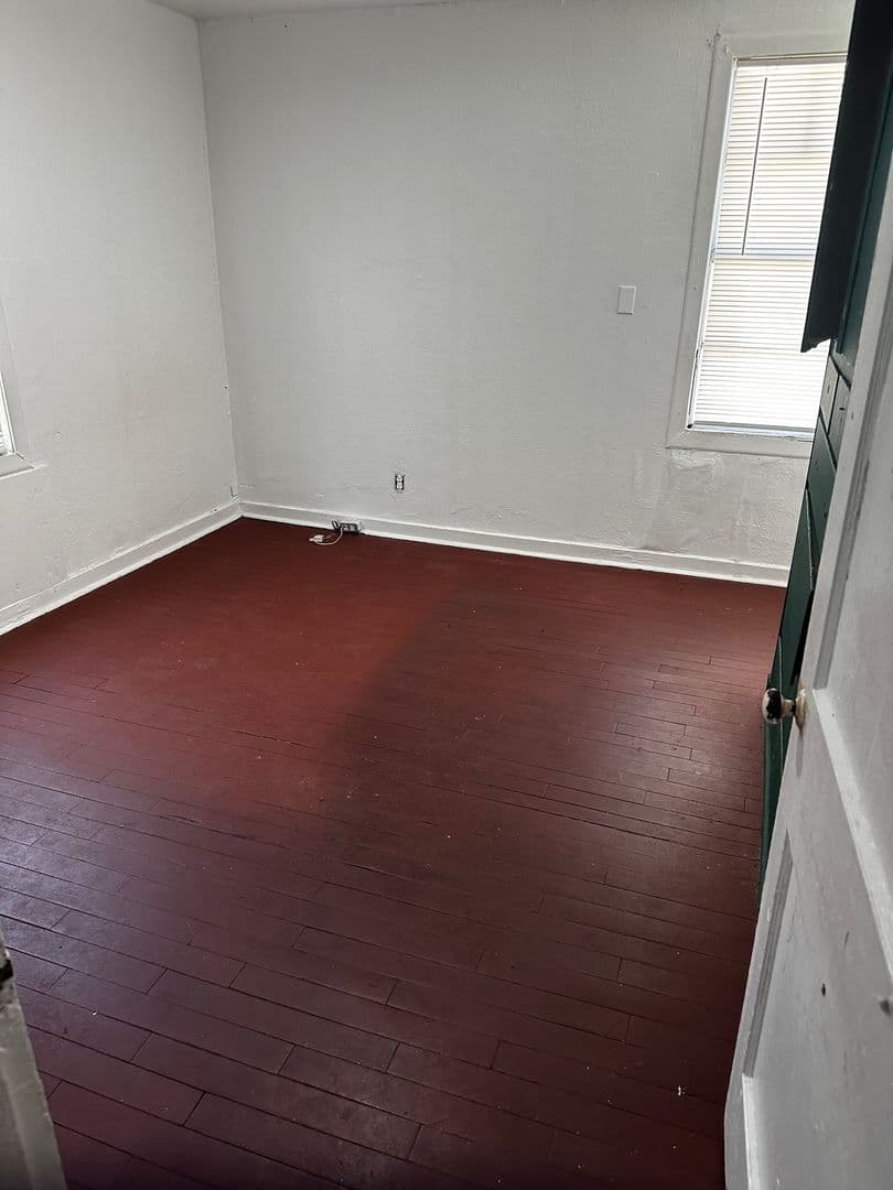 Kingsville Apartment: 811 S 13th