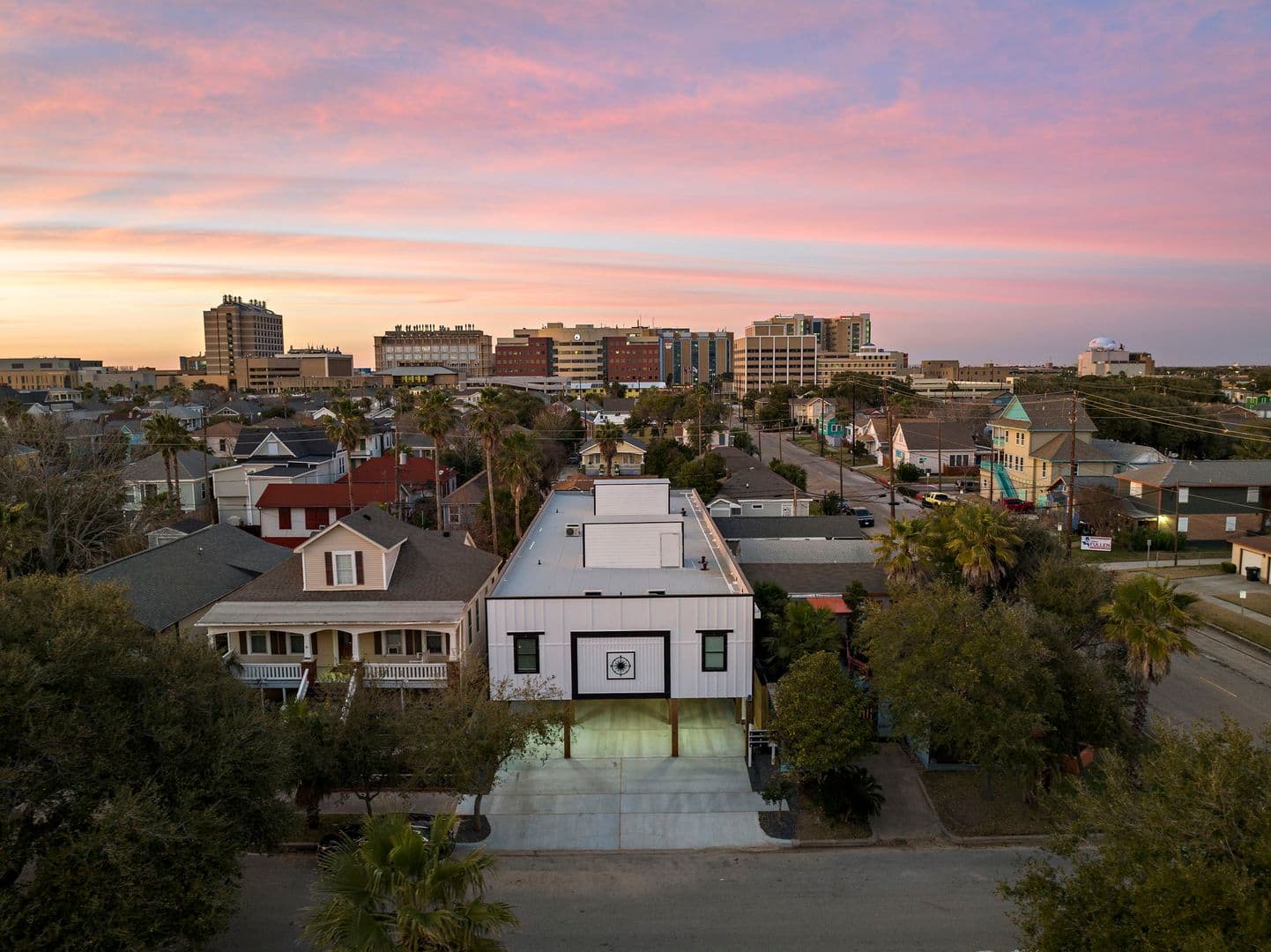 Galveston Apartment: 808 Sealy Ave