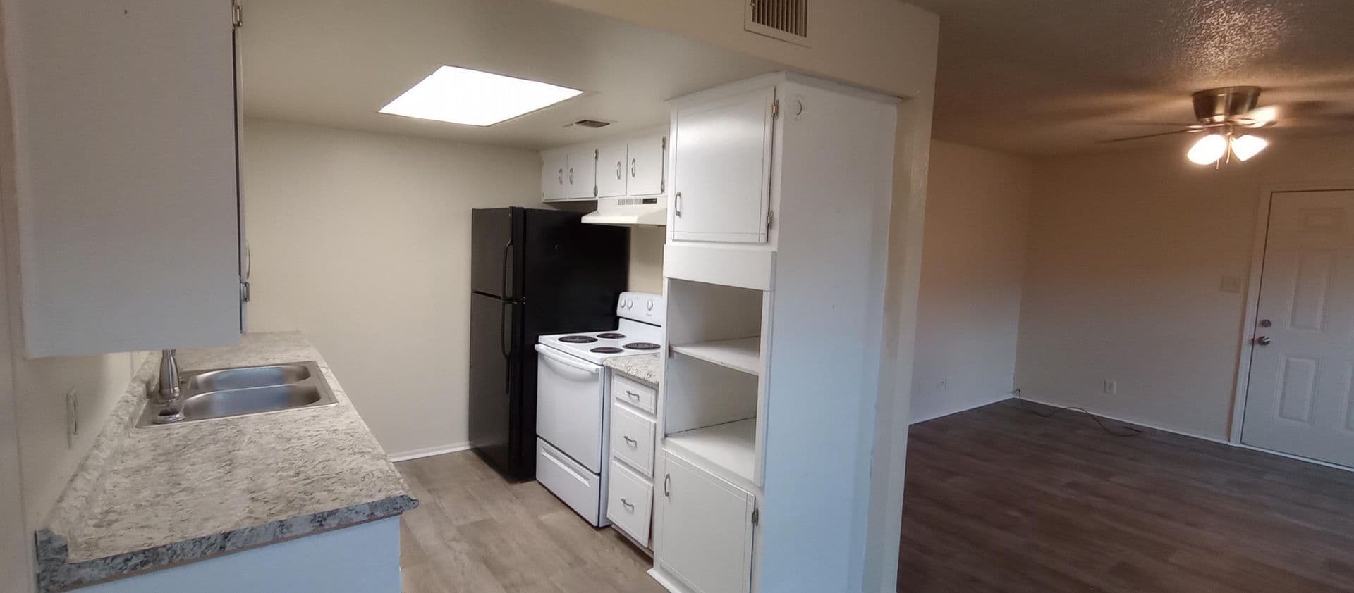 COMANCHE Apartment: 1410 N. MARY