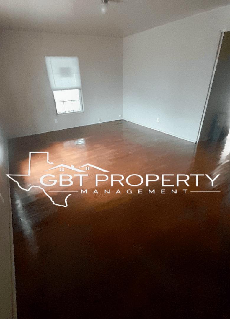 Longview Apartment: 205 - 207 Davis St.