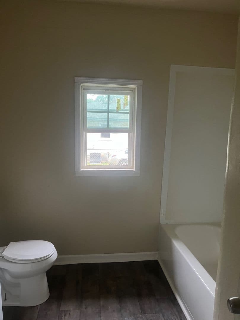 Longview Apartment: 428 S. Fredonia St.