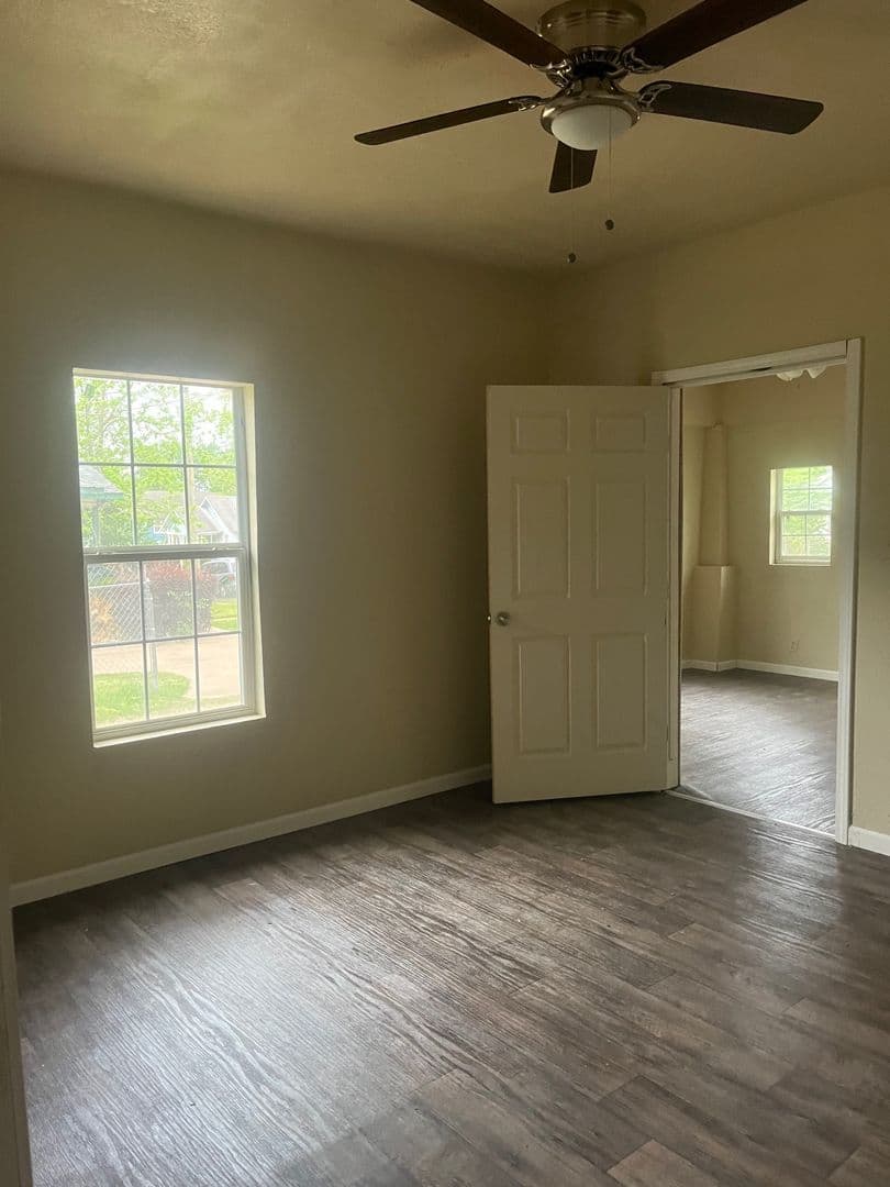 Longview Apartment: 428 S. Fredonia St.