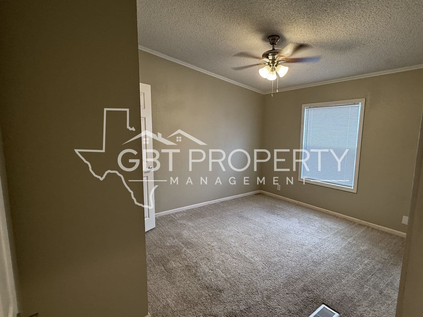 Victoria Apartment: 10652 US Hwy 59 South
