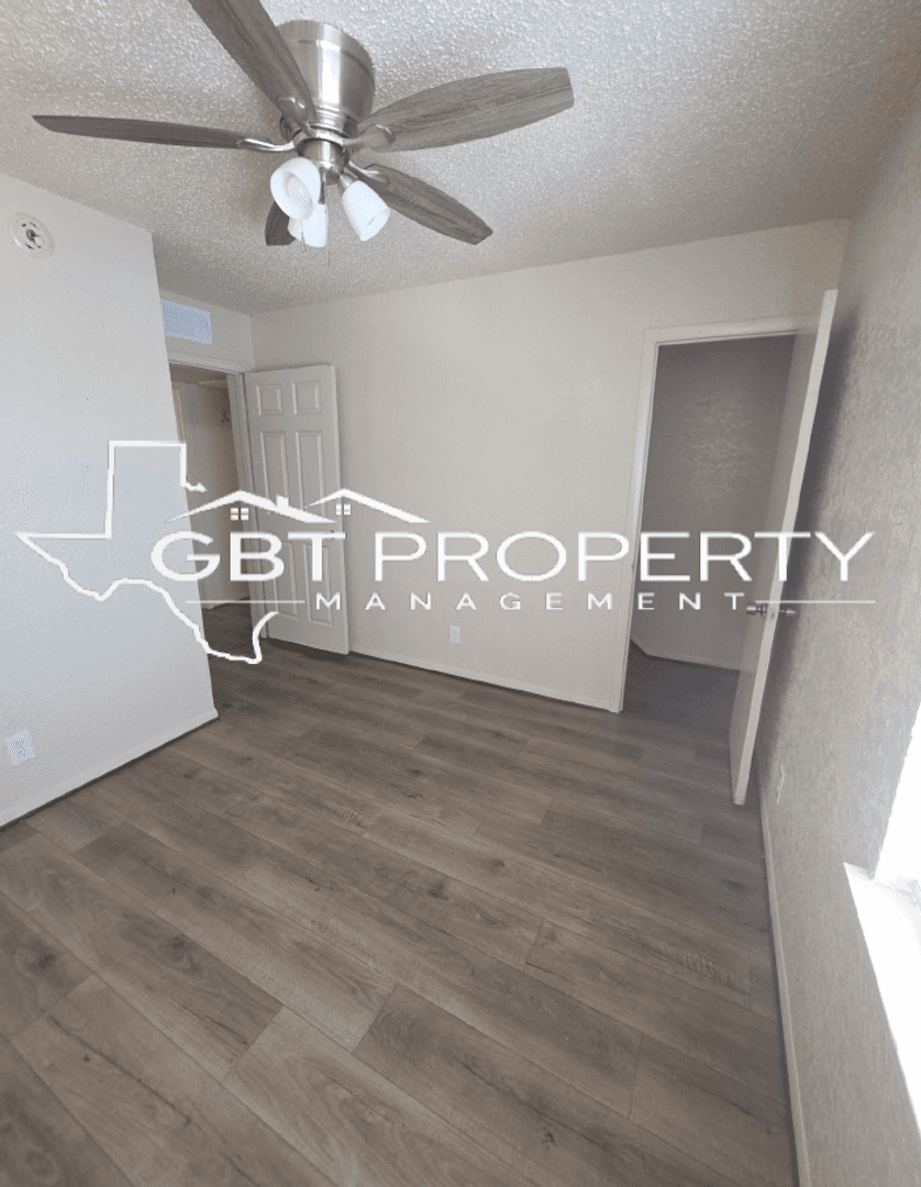 Hillsboro Apartment: 208 N. Church St.