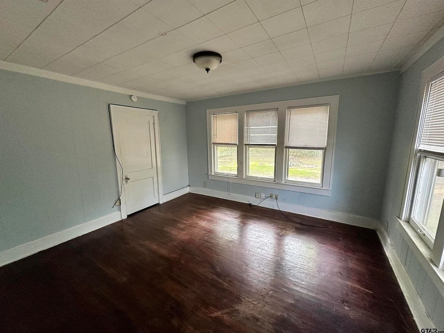 Troup House: 305 E Bradford St.