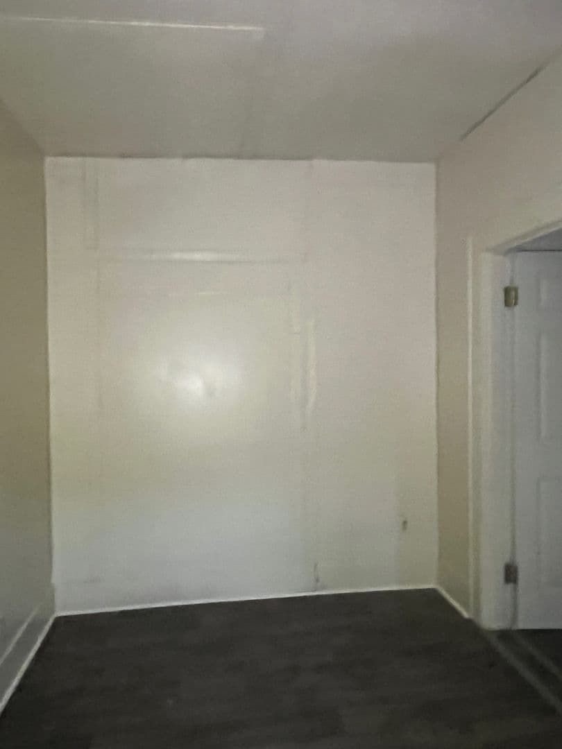 Longview Apartment: 428 S. Fredonia St.
