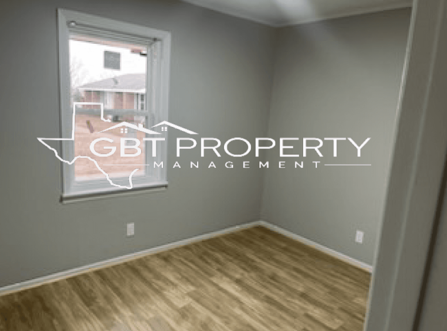 Shamrock Apartment: 1100 S Main St