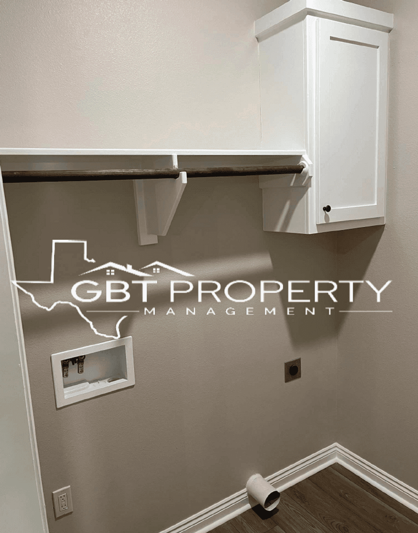 Groesbeck Apartment: 102 E State St.
