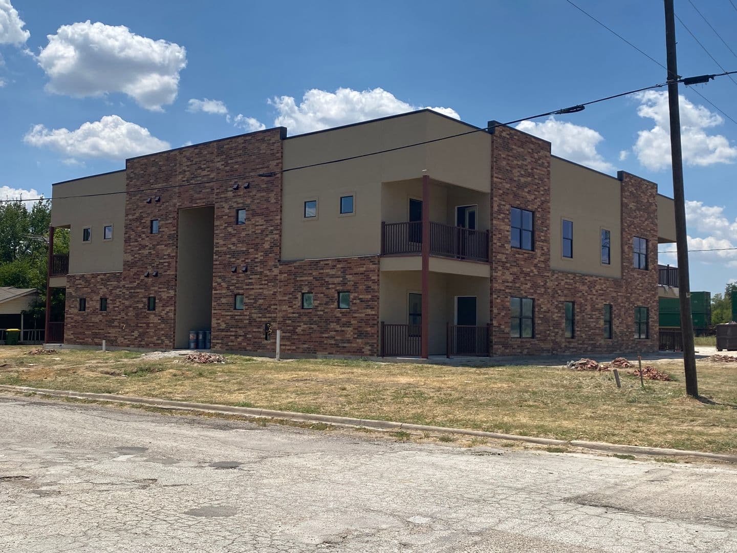 Groesbeck Apartment: 102 E State St.