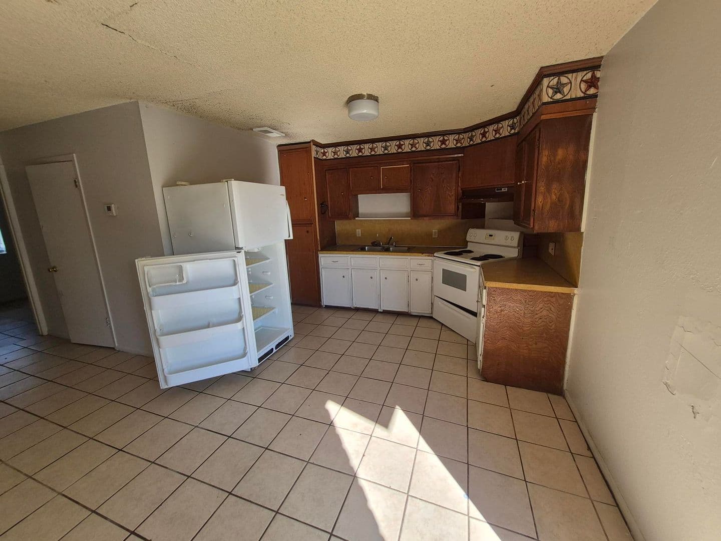 HAMILTON Apartment: 501 E. BOYNTON ST