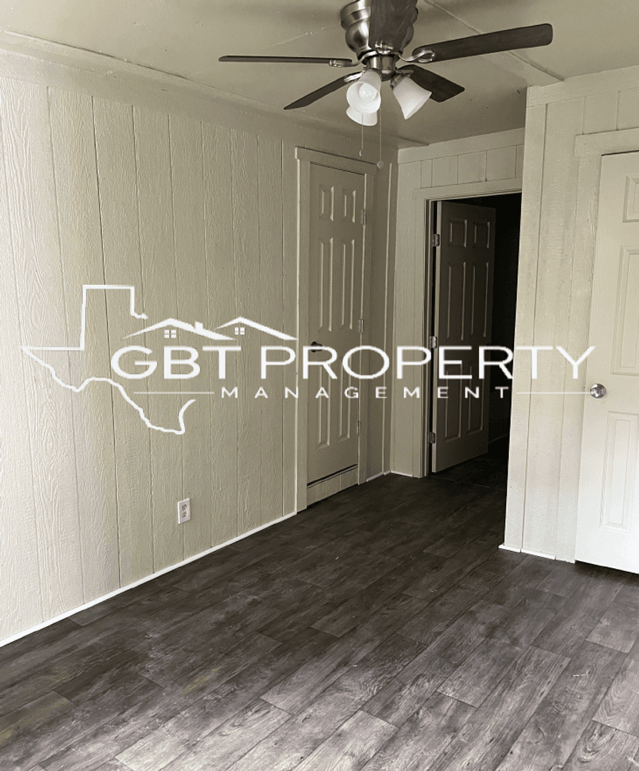 Longview Apartment: 428 S. Fredonia St.