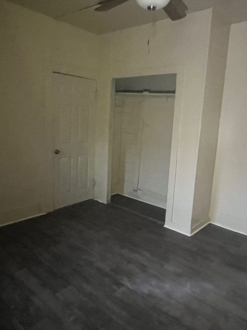 Longview Apartment: 428 S. Fredonia St.