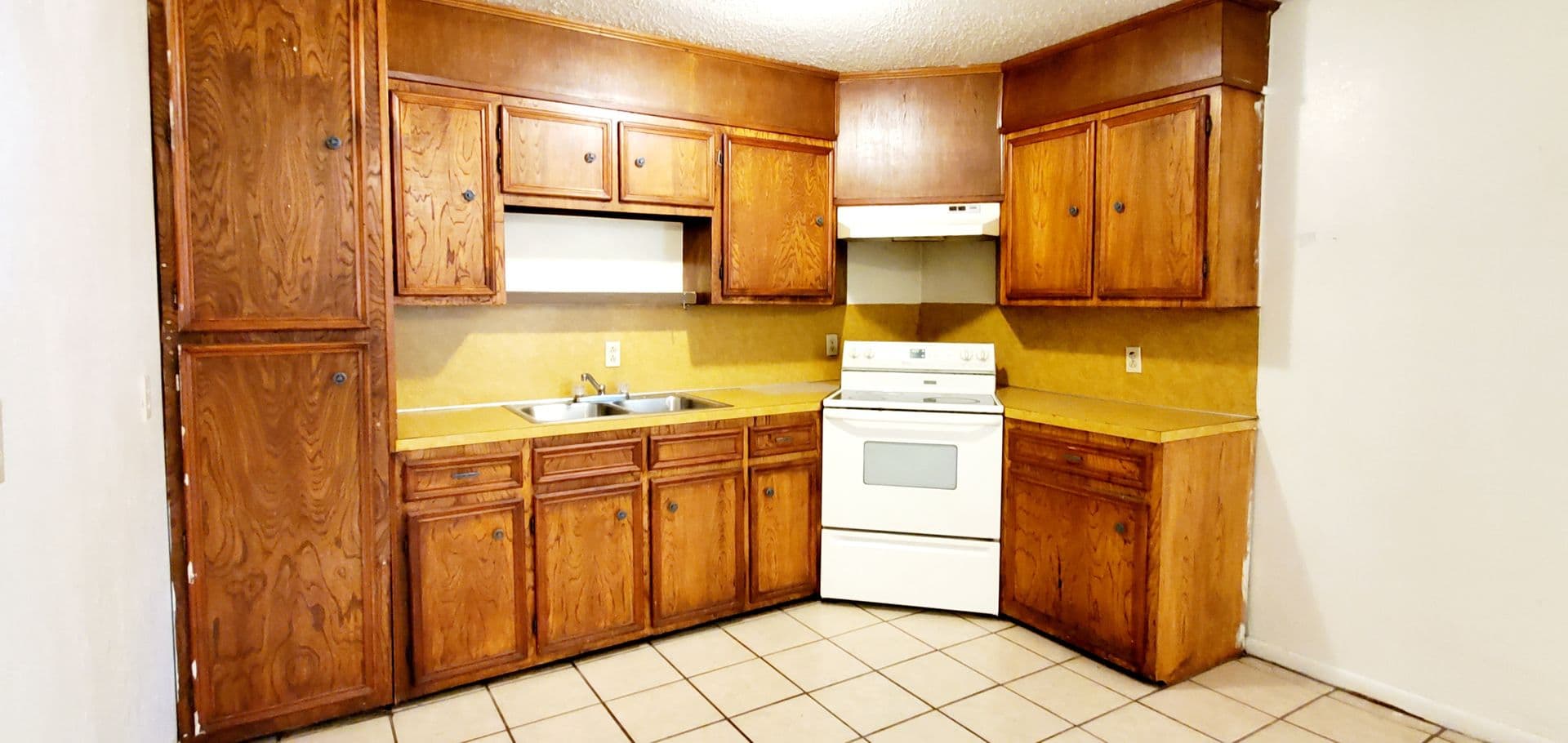 HAMILTON Apartment: 501 E. BOYNTON ST