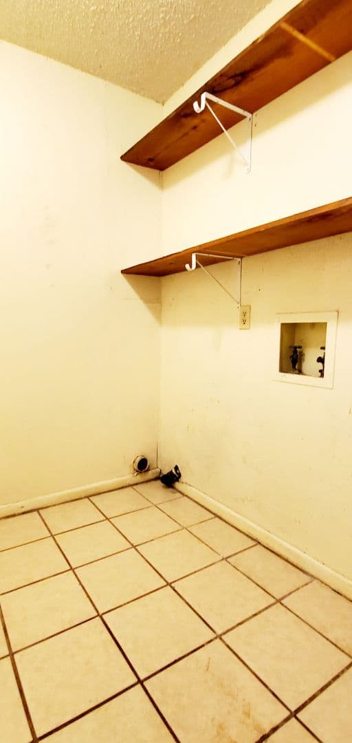 HAMILTON Apartment: 501 E. BOYNTON ST