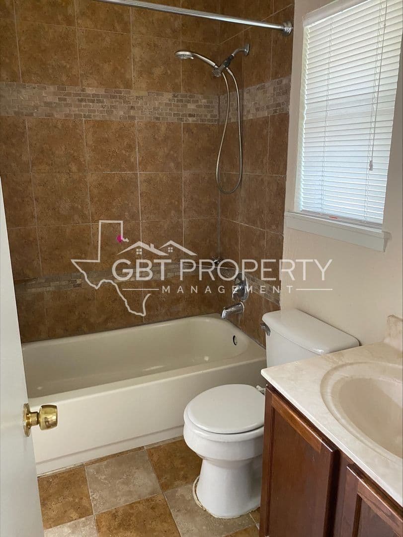 San Antonio House: 4527 Clear Spring