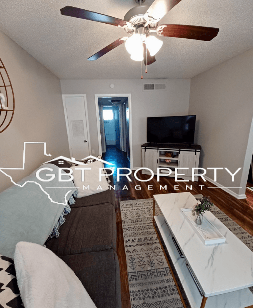 Universal City Apartment: 2205 Pat Booker Rd