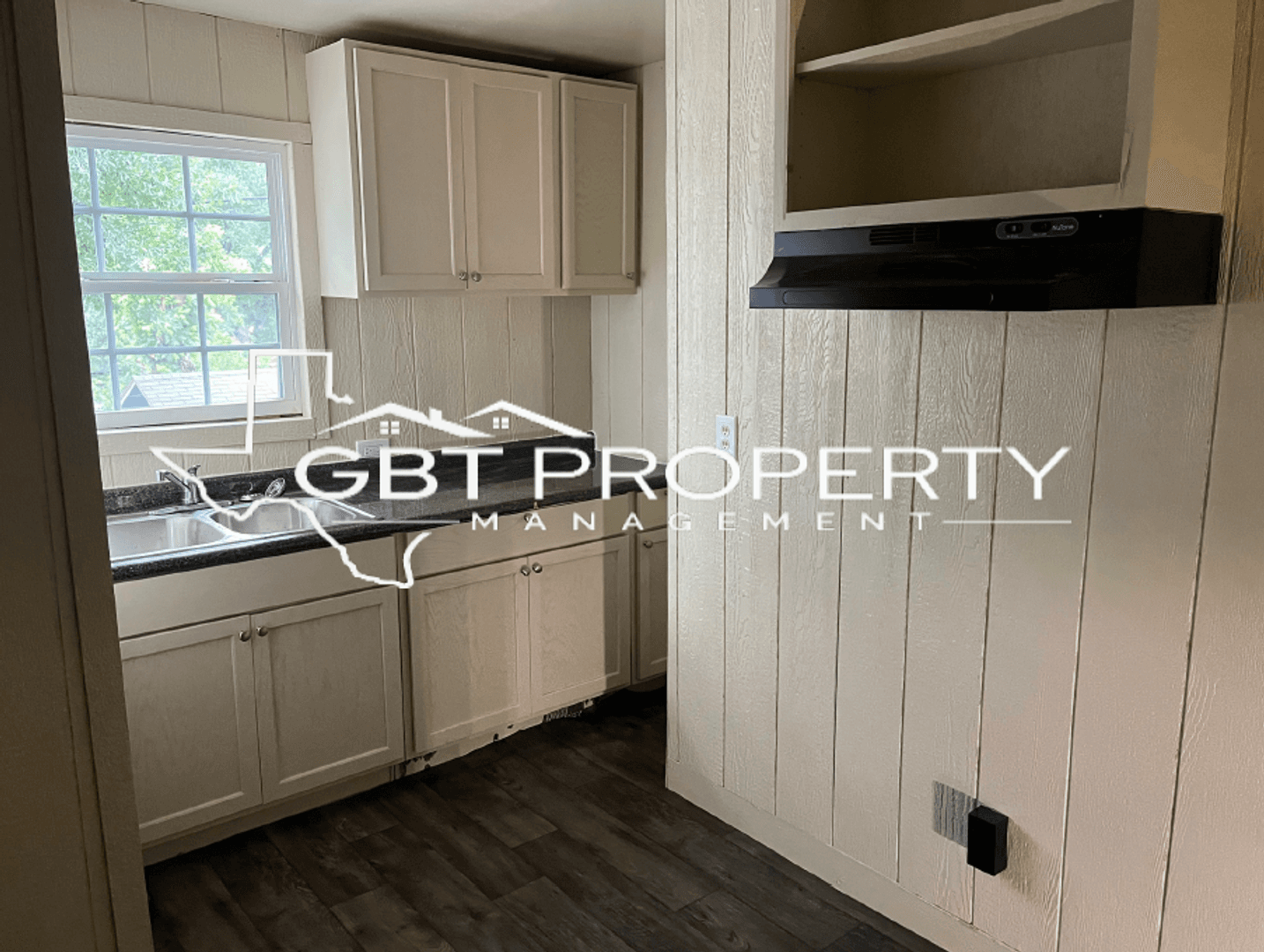 Longview Apartment: 428 S. Fredonia St.