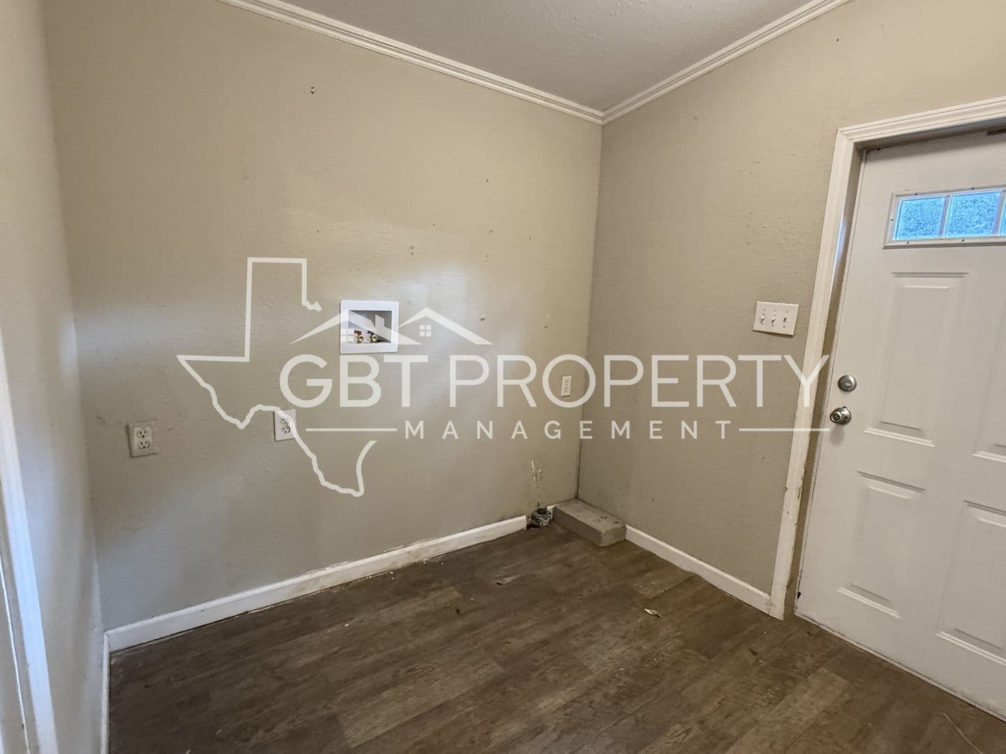 Victoria Apartment: 10652 US Hwy 59 South
