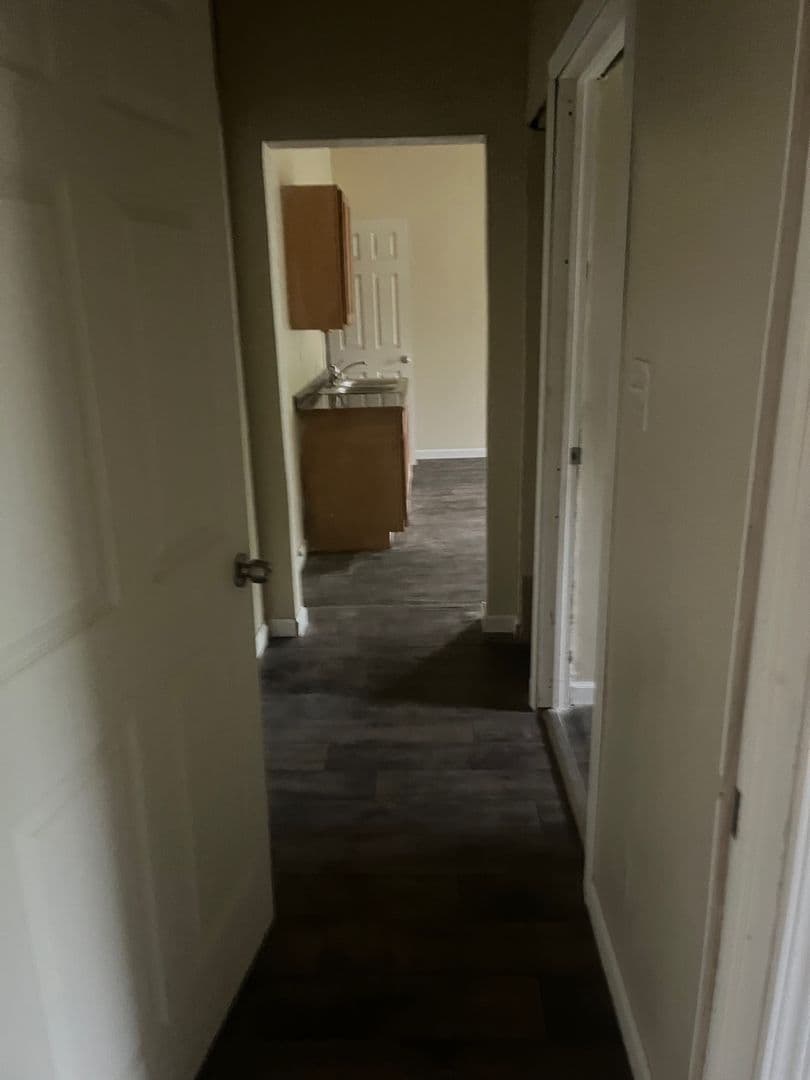 Longview Apartment: 428 S. Fredonia St.