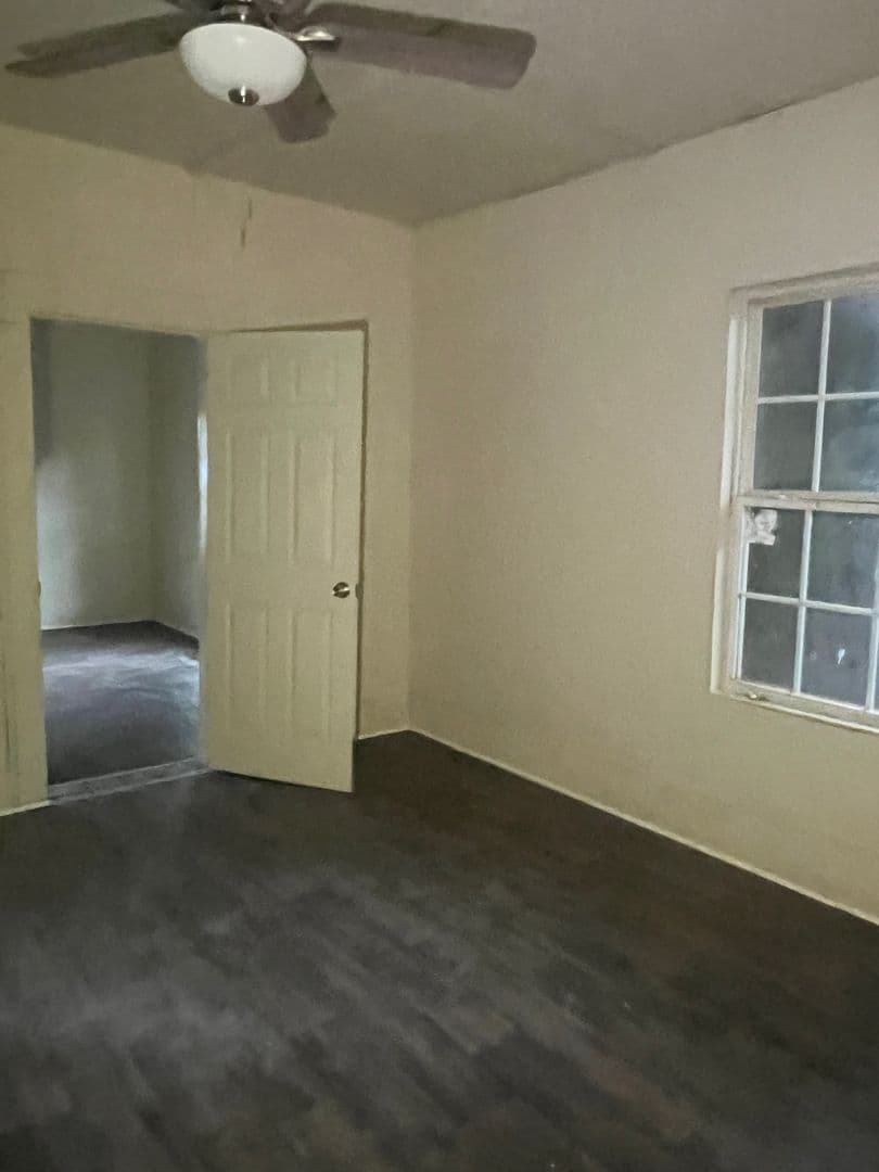 Longview Apartment: 428 S. Fredonia St.
