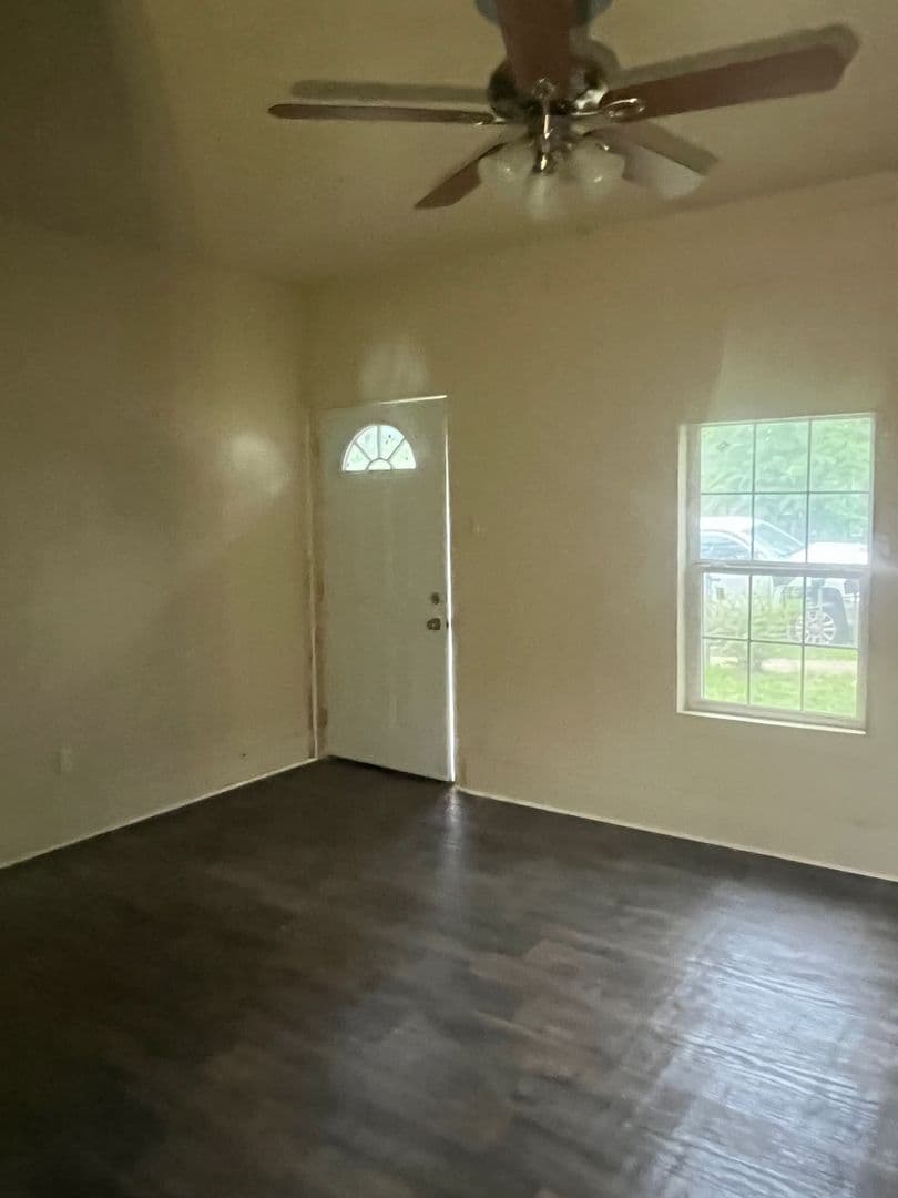 Longview Apartment: 428 S. Fredonia St.