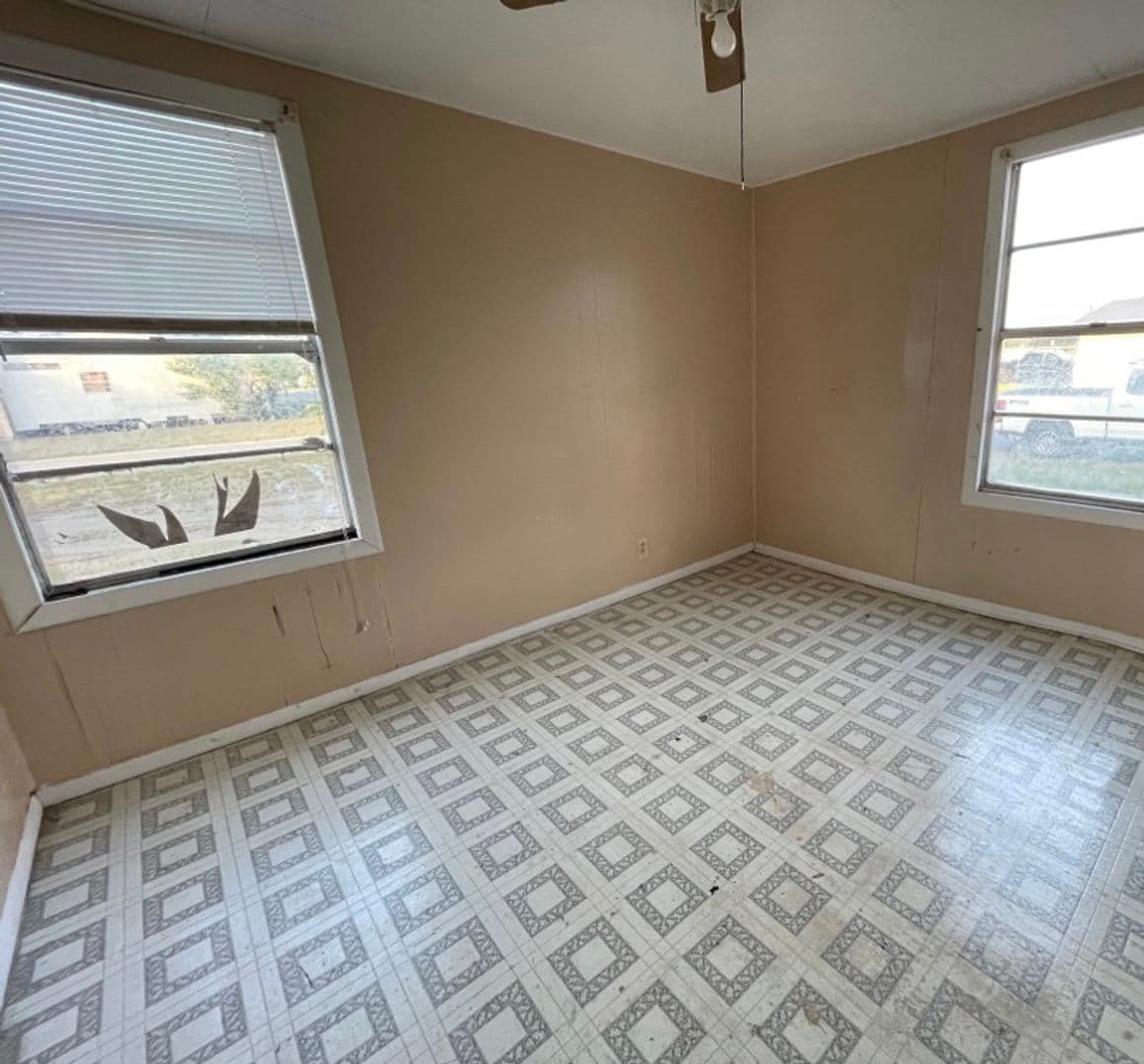 Kingsville Apartment: 811 S 13th