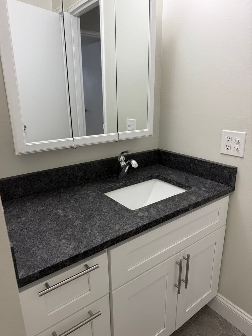 Lodi Apartment: 59-00 Bel Vista Court