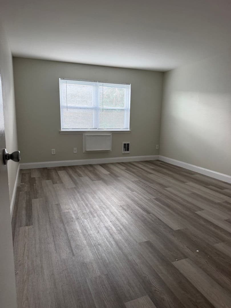 Lodi Apartment: 59-00 Bel Vista Court