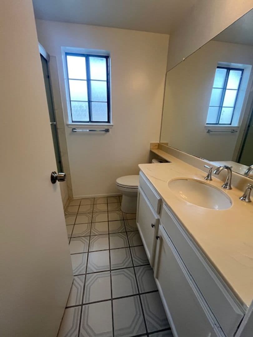 San Leandro House: 14419 Outrigger Dr