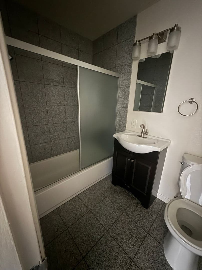 Alameda Apartment: 2233 Otis Dr