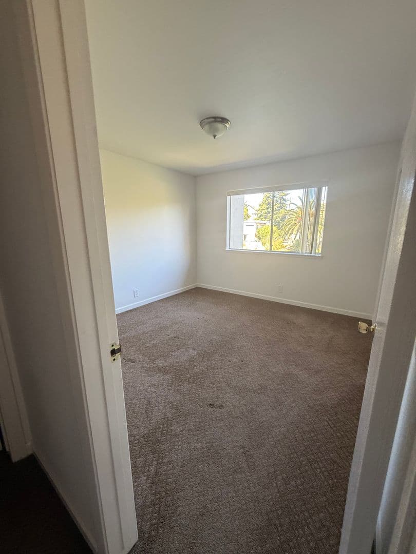 Alameda Apartment: 2233 Otis Dr