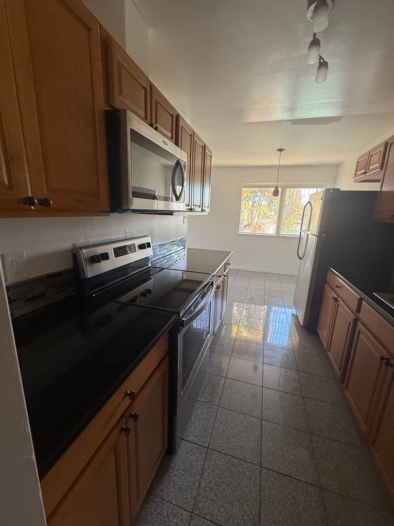 Alameda Apartment: 2233 Otis Dr