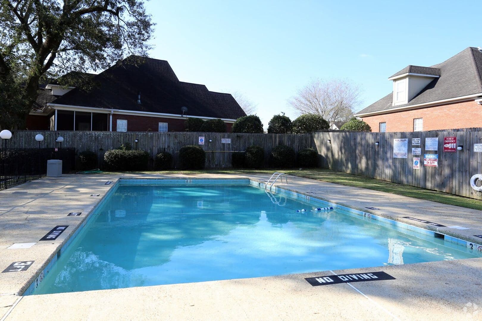 Mobile Apartment: 608 Azalea Rd
