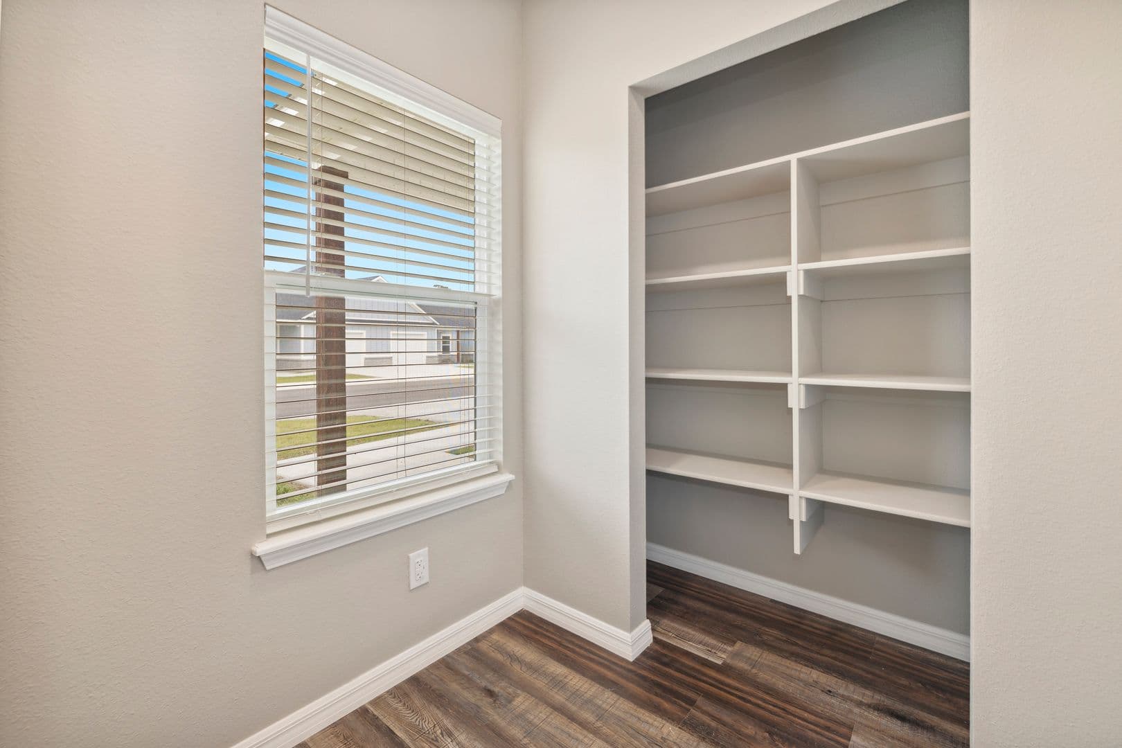 Tontitown Apartment: 693 Morsani Pl