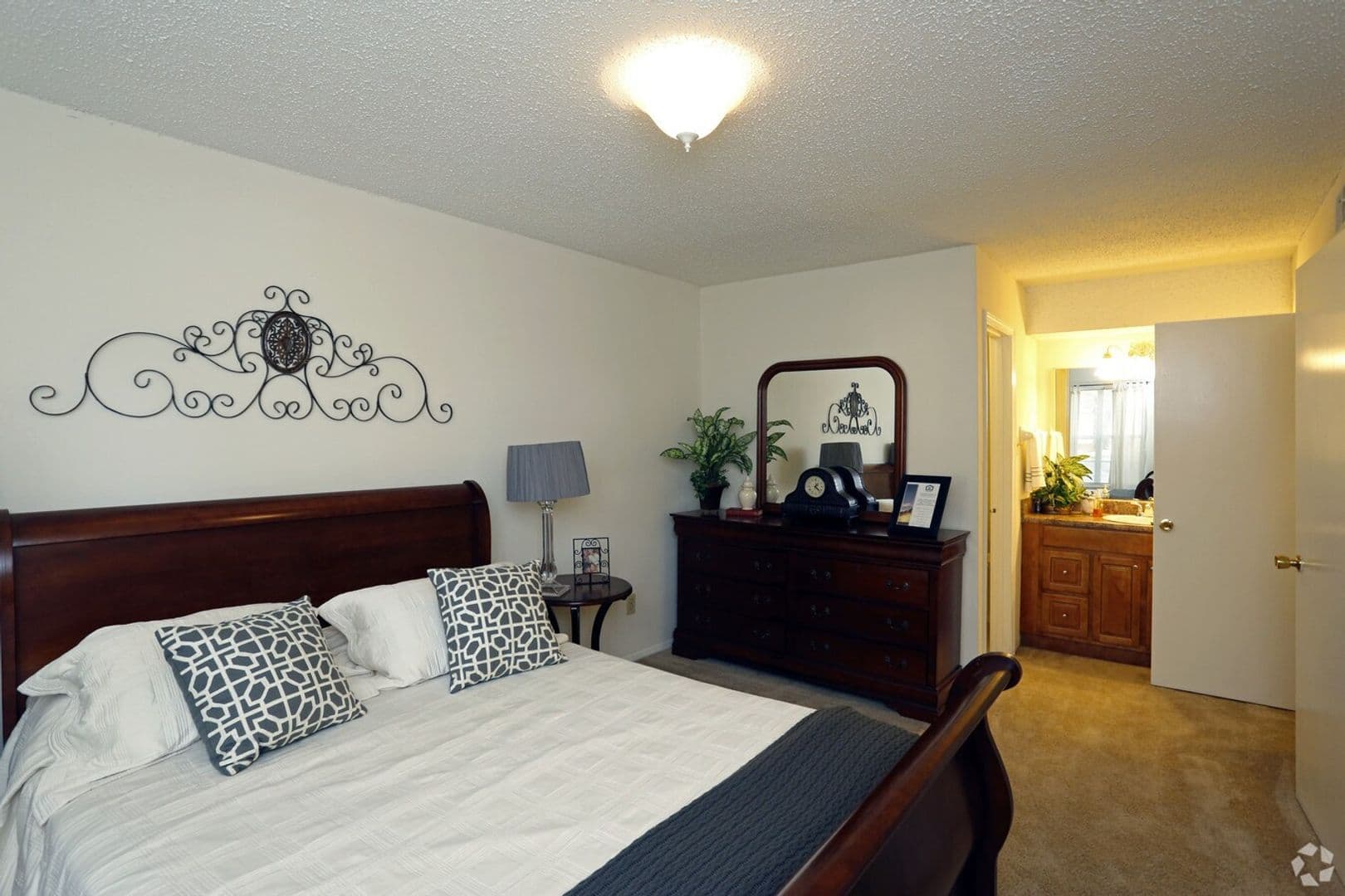 Mobile Apartment: 608 Azalea Rd