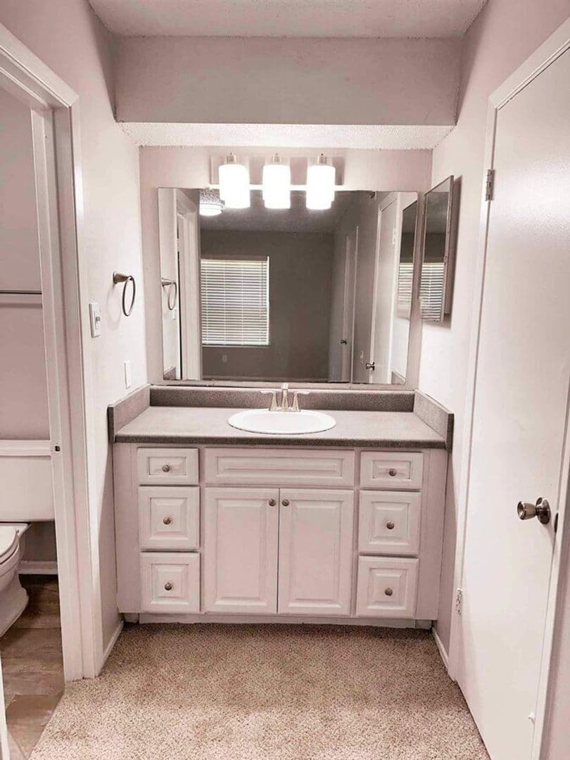 Mobile Apartment: 608 Azalea Rd