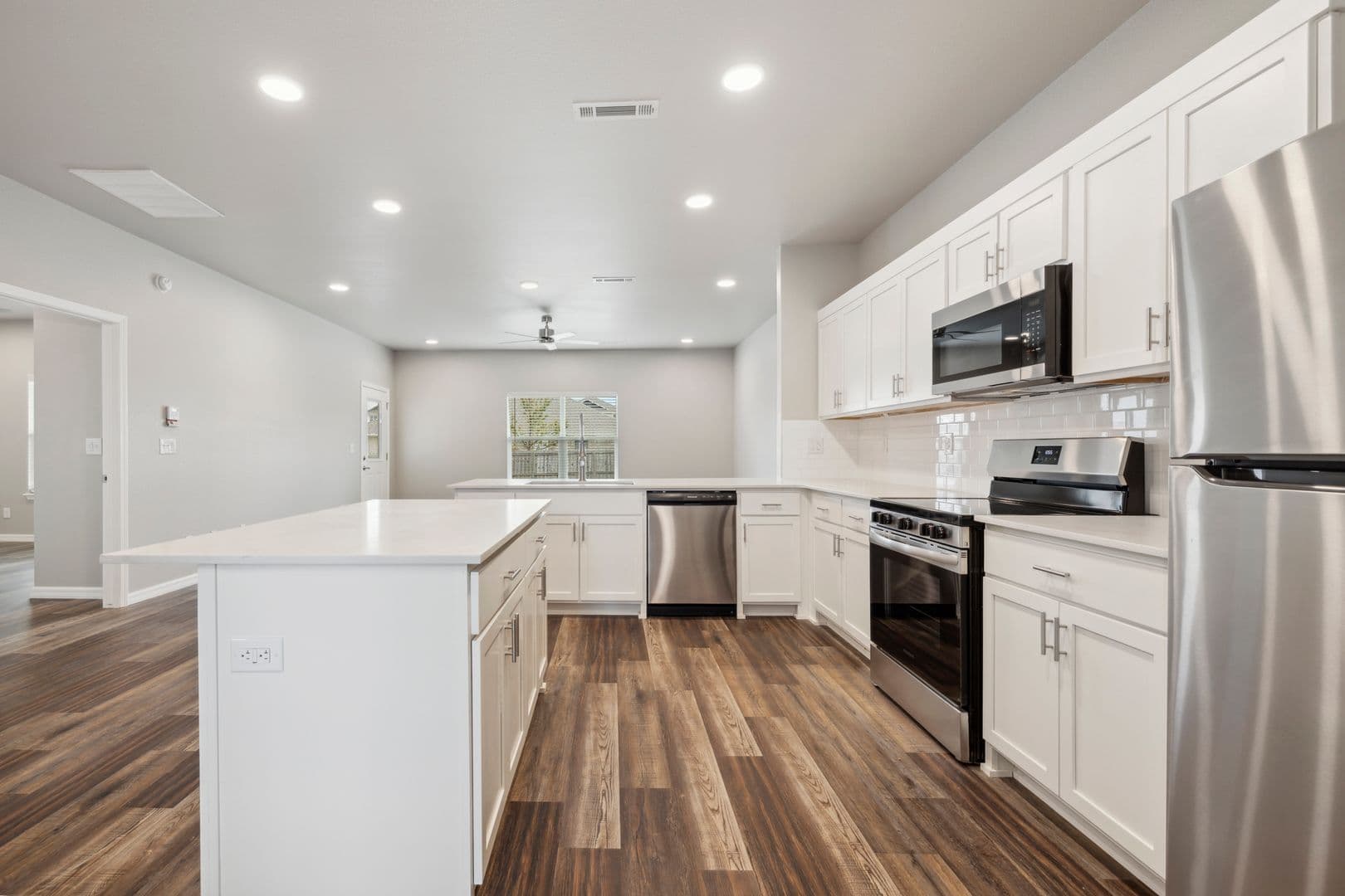 Tontitown Apartment: 693 Morsani Pl