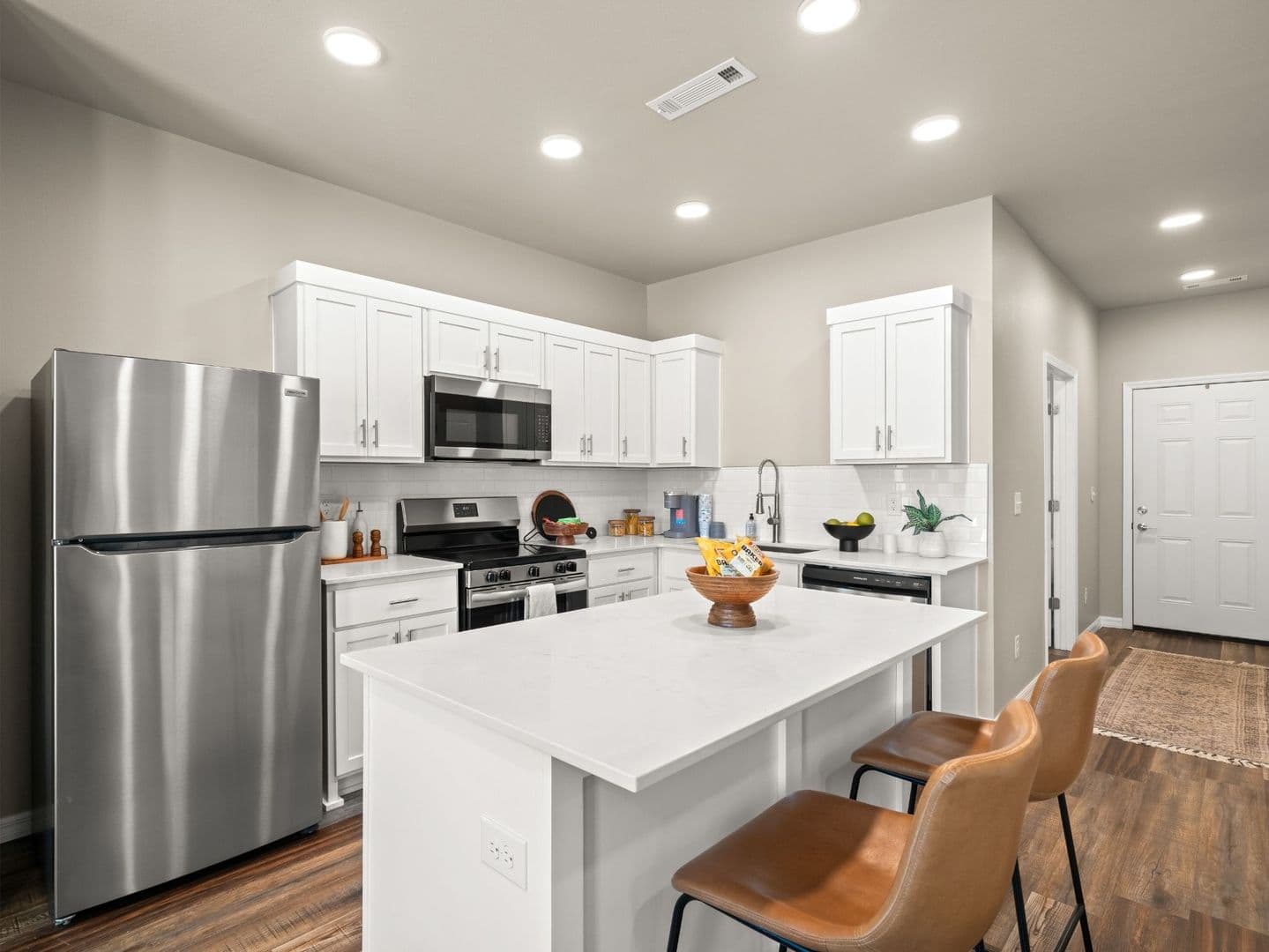 Tontitown Apartment: 693 Morsani Pl