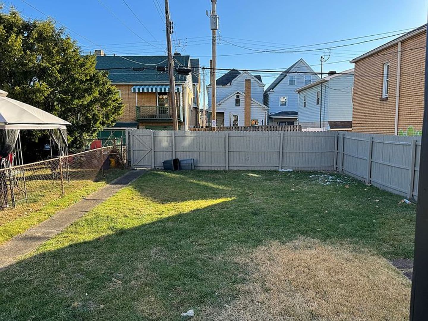 Munhall House: 622 E 13th Ave