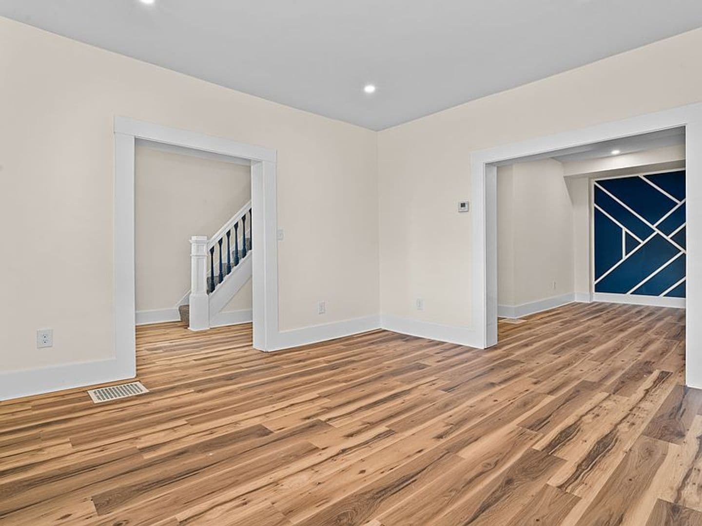 Munhall House: 119 E 20th Ave